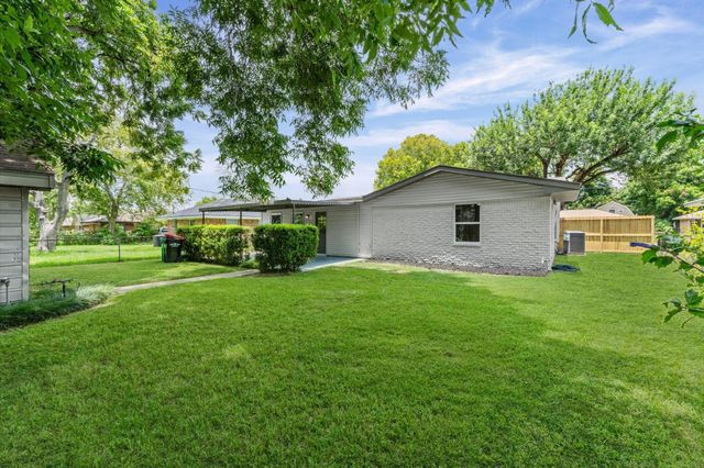 409 Midway Drive, Baytown, TX 77521