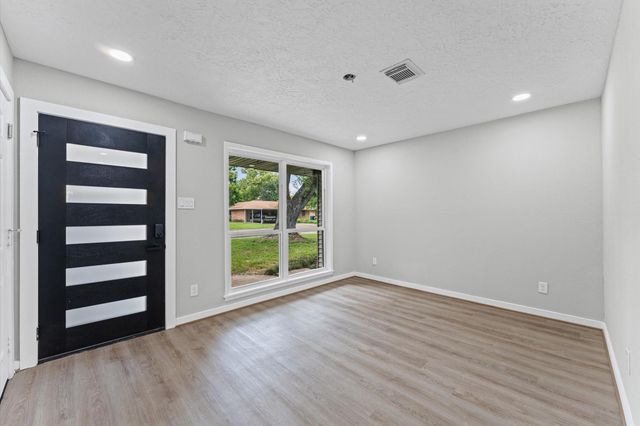 409 Midway Drive, Baytown, TX 77521