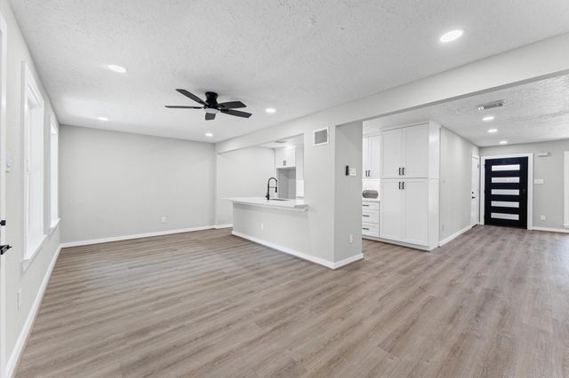 409 Midway Drive, Baytown, TX 77521