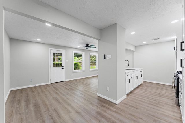 409 Midway Drive, Baytown, TX 77521