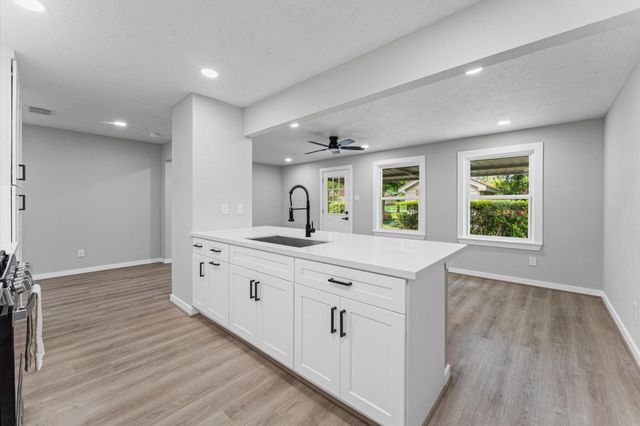 409 Midway Drive, Baytown, TX 77521