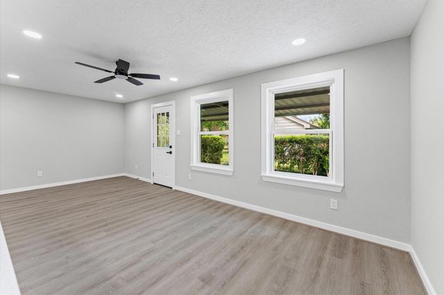 409 Midway Drive, Baytown, TX 77521