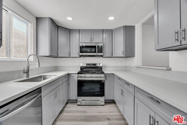 15125 Nordhoff Street 20, North Hills, CA 91343