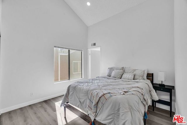 15125 Nordhoff Street 20, North Hills, CA 91343