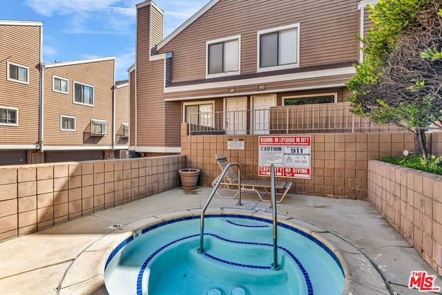 15125 Nordhoff Street 20, North Hills, CA 91343