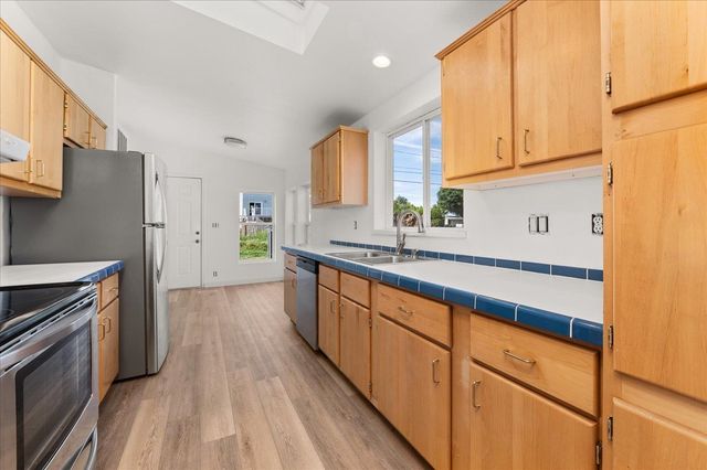 255 SW Railroad St, Creston, WA 99117