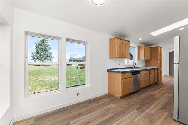 255 SW Railroad St, Creston, WA 99117