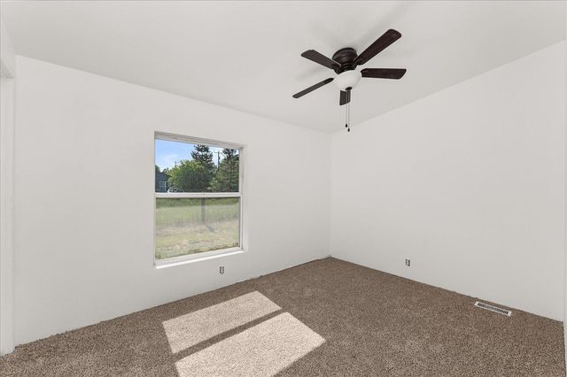 255 SW Railroad St, Creston, WA 99117