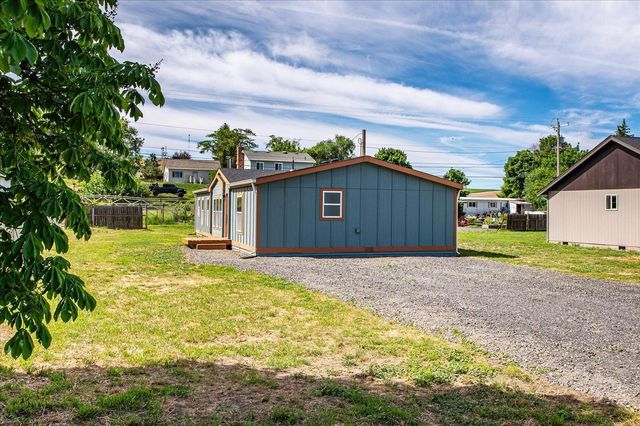 255 SW Railroad St, Creston, WA 99117