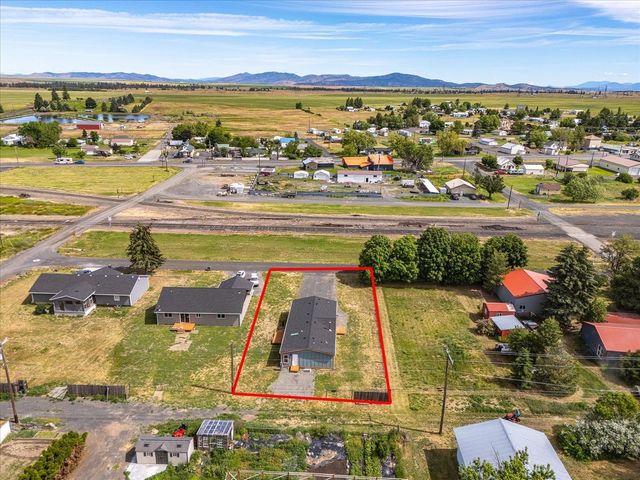 255 SW Railroad St, Creston, WA 99117