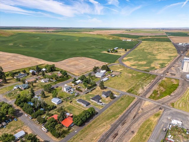 255 SW Railroad St, Creston, WA 99117