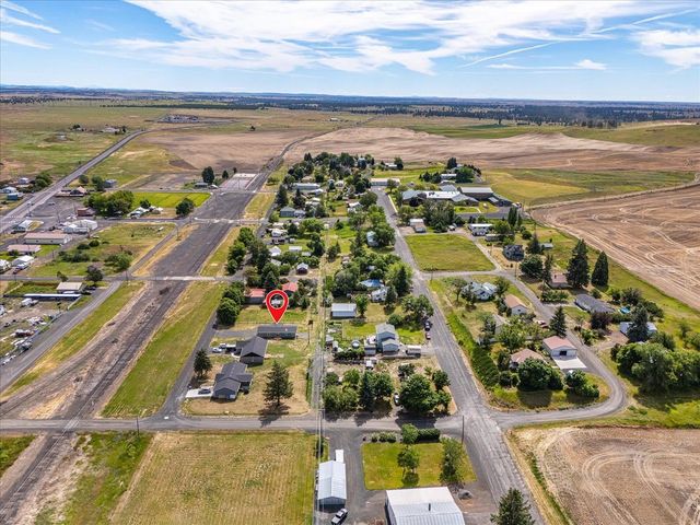 255 SW Railroad St, Creston, WA 99117