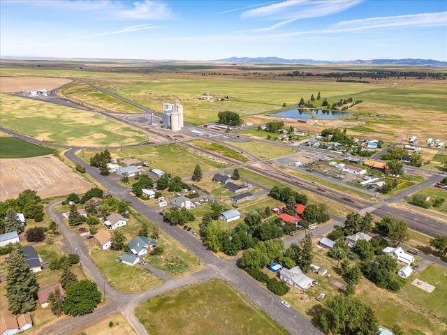 255 SW Railroad St, Creston, WA 99117