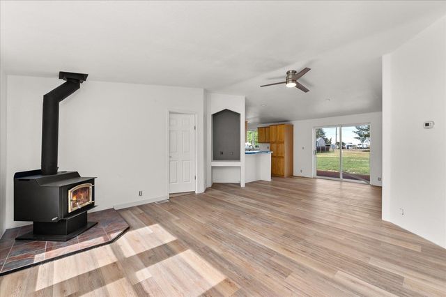 255 SW Railroad St, Creston, WA 99117