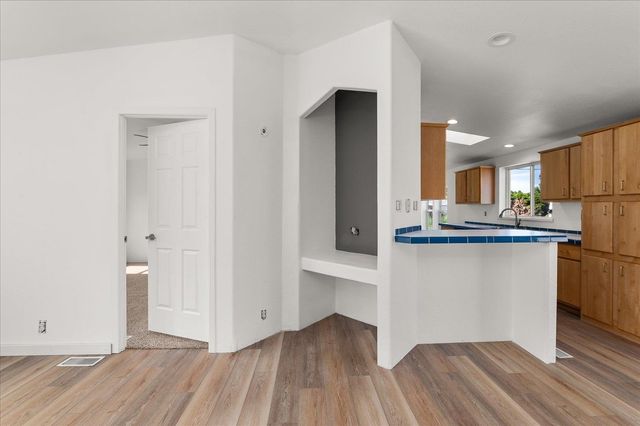 255 SW Railroad St, Creston, WA 99117