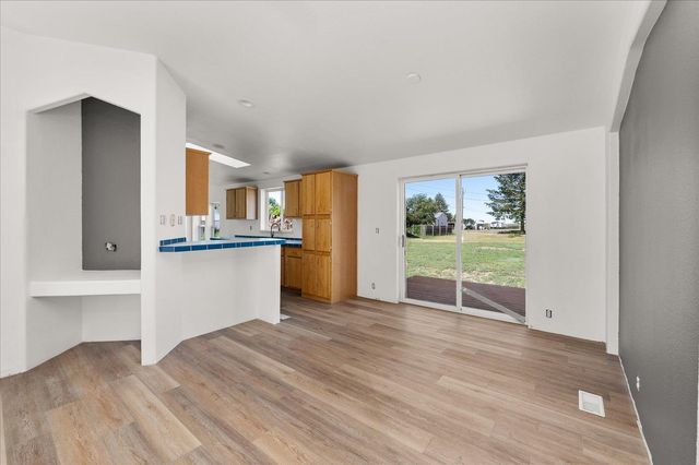 255 SW Railroad St, Creston, WA 99117