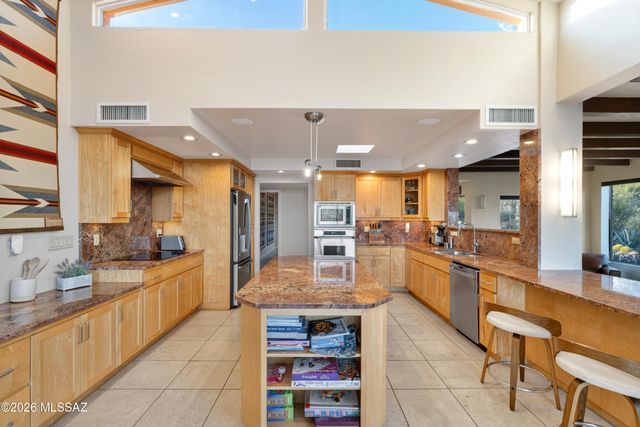 7146 N Finger Rock Place, Tucson, AZ 85718