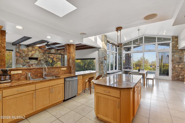 7146 N Finger Rock Place, Tucson, AZ 85718