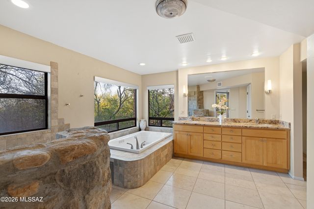 7146 N Finger Rock Place, Tucson, AZ 85718