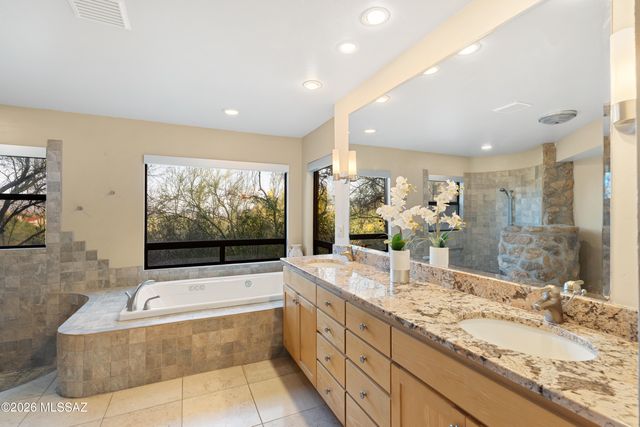 7146 N Finger Rock Place, Tucson, AZ 85718