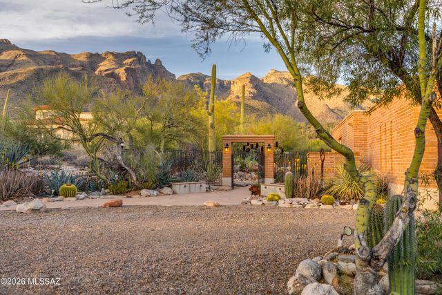 7146 N Finger Rock Place, Tucson, AZ 85718