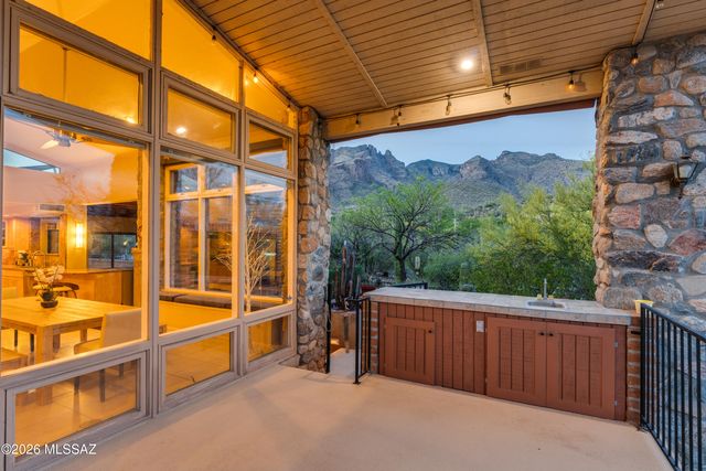 7146 N Finger Rock Place, Tucson, AZ 85718