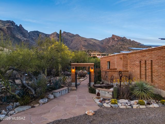 7146 N Finger Rock Place, Tucson, AZ 85718