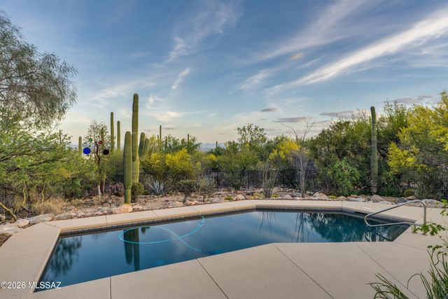 7146 N Finger Rock Place, Tucson, AZ 85718