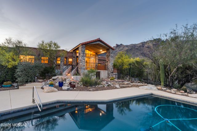 7146 N Finger Rock Place, Tucson, AZ 85718