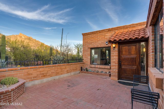 7146 N Finger Rock Place, Tucson, AZ 85718
