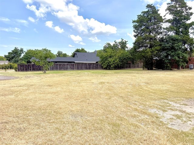 11430 Midway Road, Dallas, TX 75229