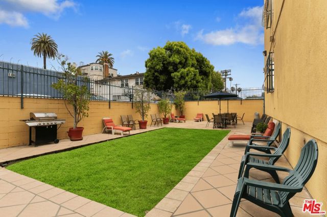 947 W 30th Street, Los Angeles, CA 90007