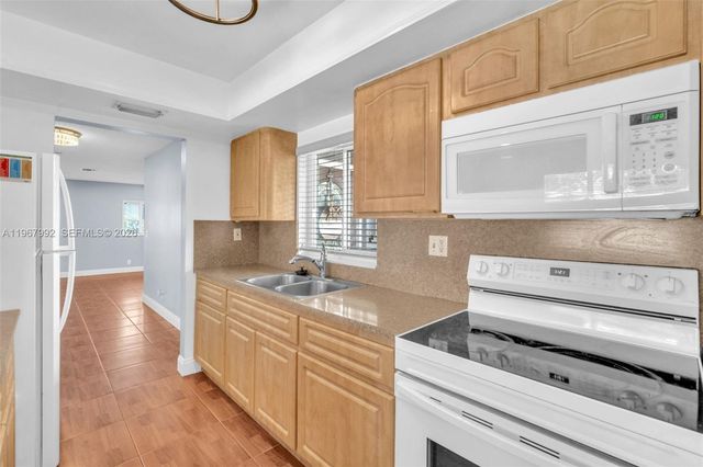 4401 NW 14th St, Lauderhill, FL 33313