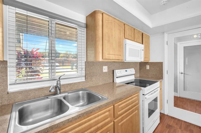 4401 NW 14th St, Lauderhill, FL 33313