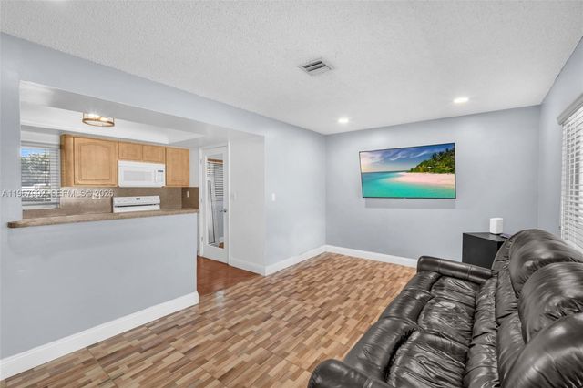 4401 NW 14th St, Lauderhill, FL 33313