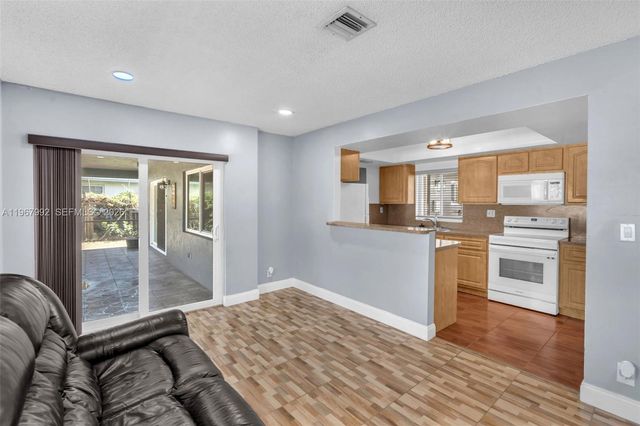 4401 NW 14th St, Lauderhill, FL 33313