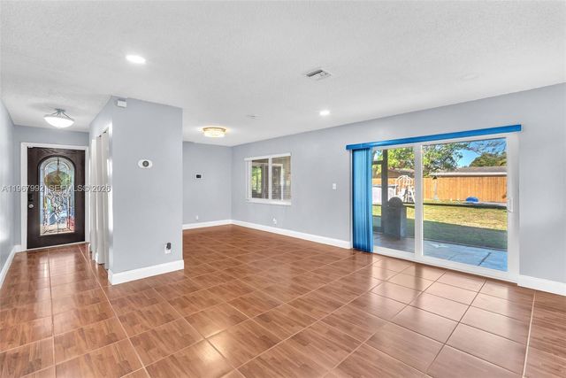 4401 NW 14th St, Lauderhill, FL 33313