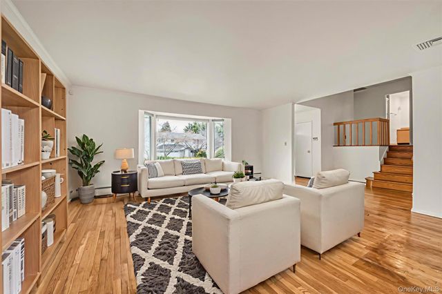 16 Middle Lane, Jericho, NY 11753