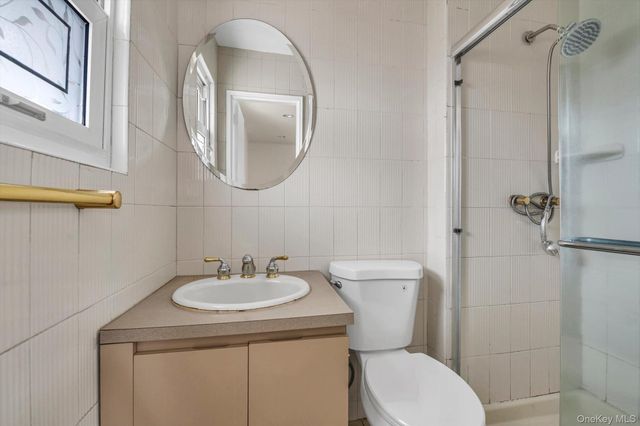 16 Middle Lane, Jericho, NY 11753