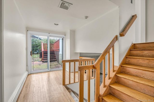 16 Middle Lane, Jericho, NY 11753