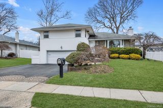 16 Middle Lane, Jericho, NY 11753