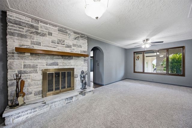 400 E Southview Road, Fairfax, IA 52228