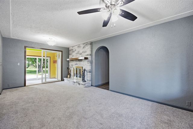 400 E Southview Road, Fairfax, IA 52228