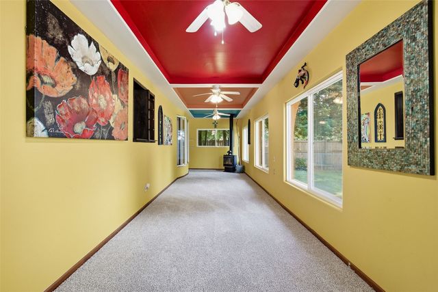 400 E Southview Road, Fairfax, IA 52228