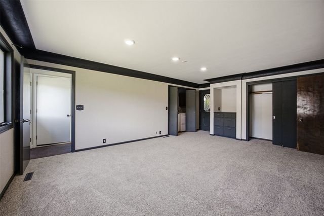 400 E Southview Road, Fairfax, IA 52228