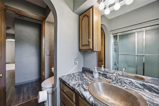 400 E Southview Road, Fairfax, IA 52228