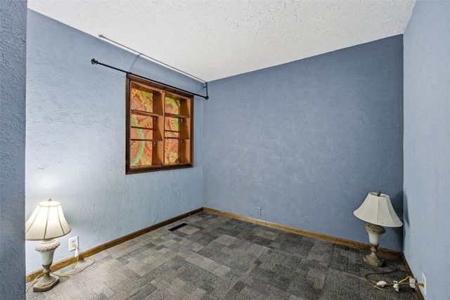 400 E Southview Road, Fairfax, IA 52228