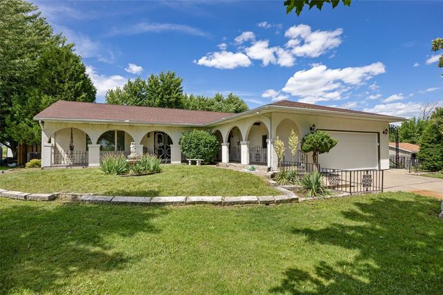 400 E Southview Road, Fairfax, IA 52228