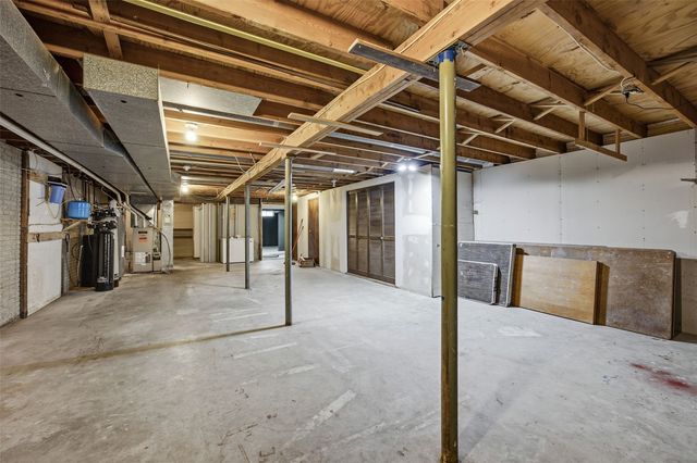 400 E Southview Road, Fairfax, IA 52228