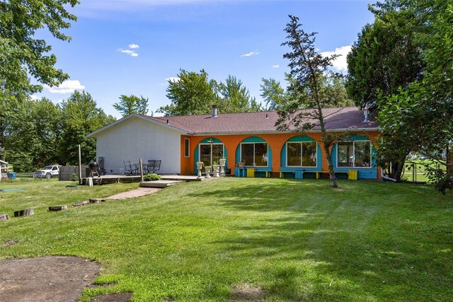 400 E Southview Road, Fairfax, IA 52228